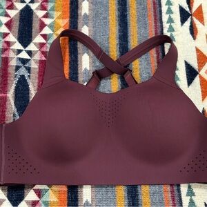 Victoria's Secret Featherweight Max Sports Bra 36B